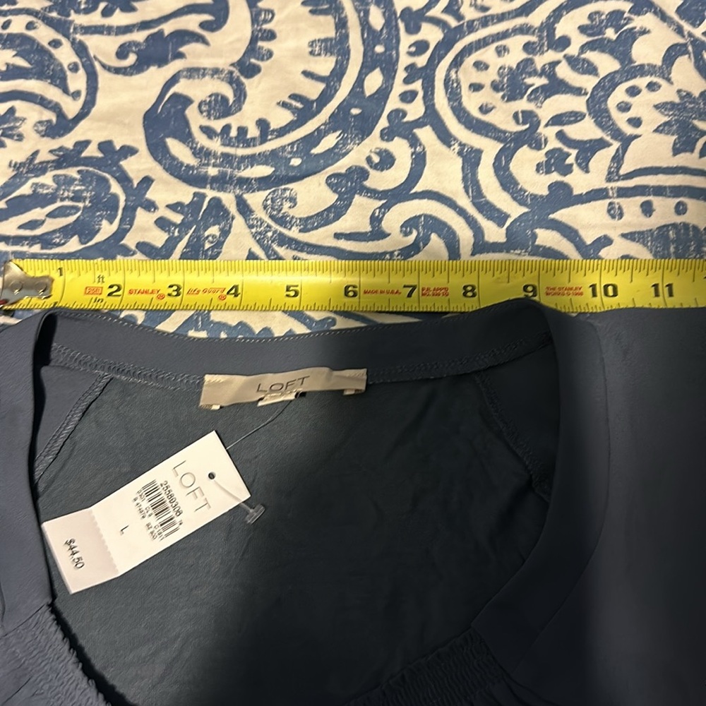 Shirt sleeved blouse. - Picture 7 of 8